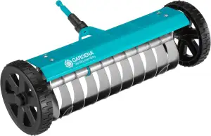 Gardena combisystem-Vertikutier-Boy: Hand-Vertikutierer zur Beseitigung von Moos